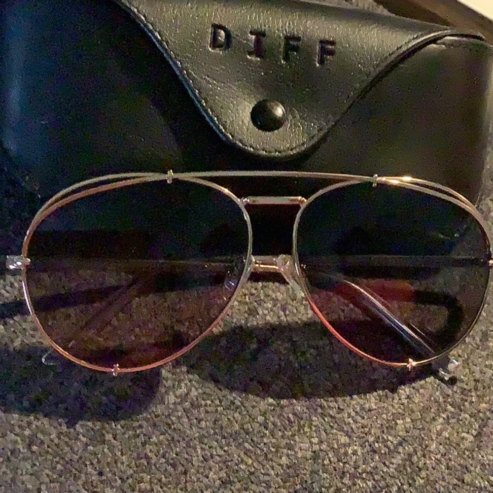 Diff Eyewear gold + blue to lavender flash sunglasses. Tried on only.